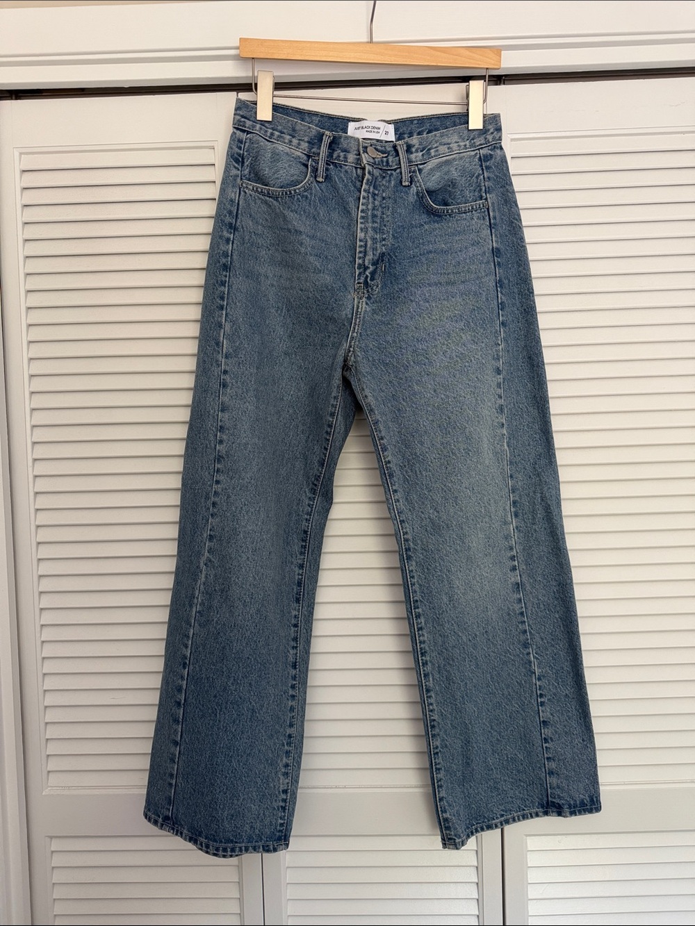 Just Black Women's Straight Jeans in Light Blue Wash